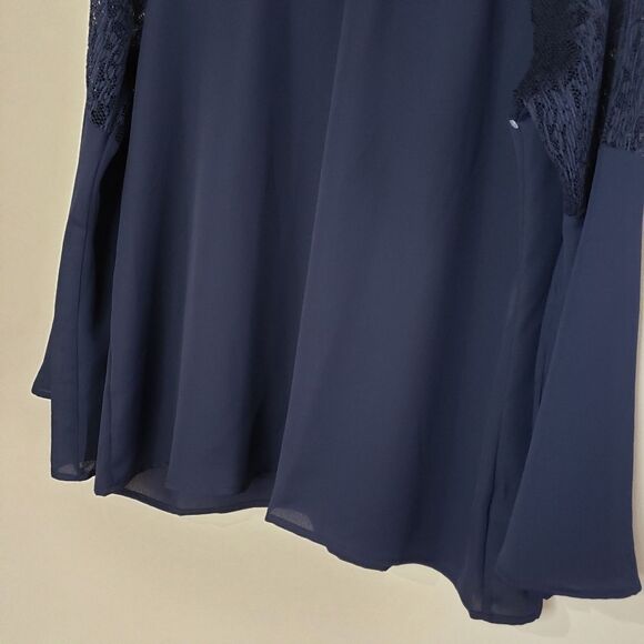 Roz & Ali Large Floral Lace Navy Blue Bell Sleeve Top NWT - Picture 3 of 10